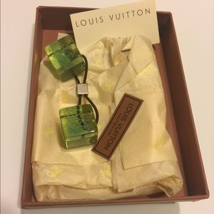Lady's Louis Vuitton hair cube accessory